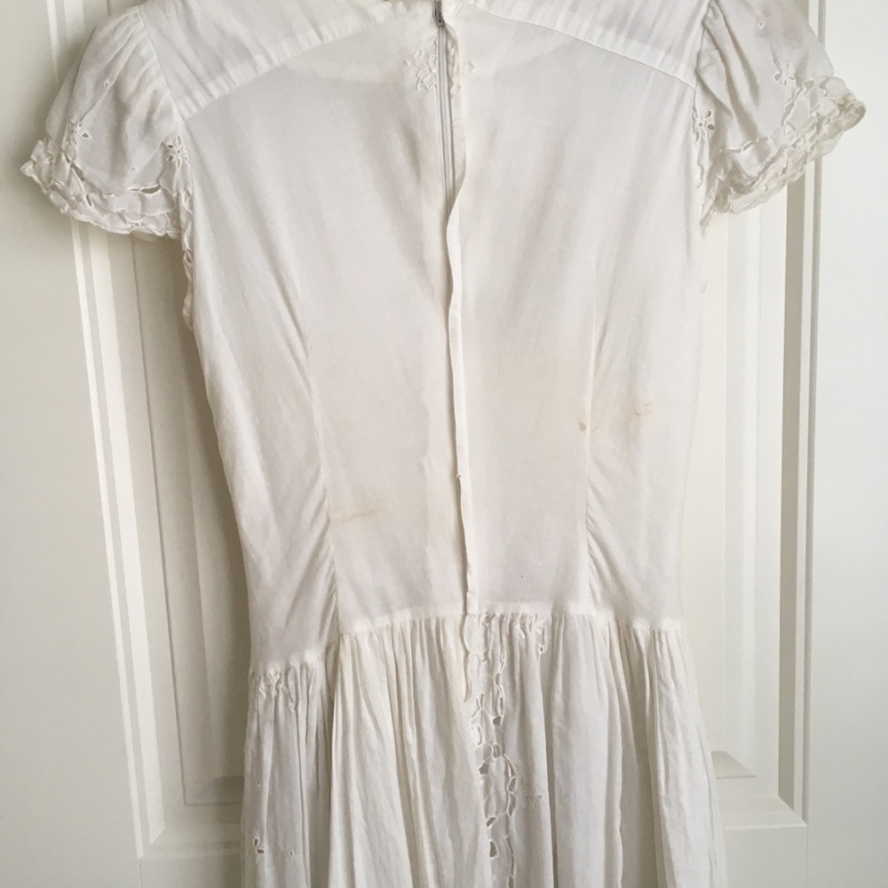 White Vintage Lace Wedding Dress - Picture 4 of 8